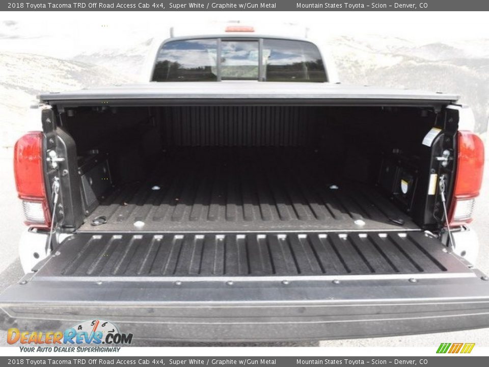 2018 Toyota Tacoma TRD Off Road Access Cab 4x4 Super White / Graphite w/Gun Metal Photo #30