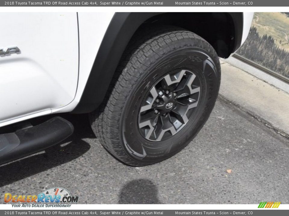 2018 Toyota Tacoma TRD Off Road Access Cab 4x4 Super White / Graphite w/Gun Metal Photo #35