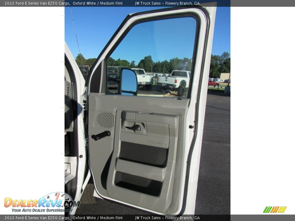 2013 Ford E Series Van E250 Cargo Oxford White / Medium Flint Photo #18