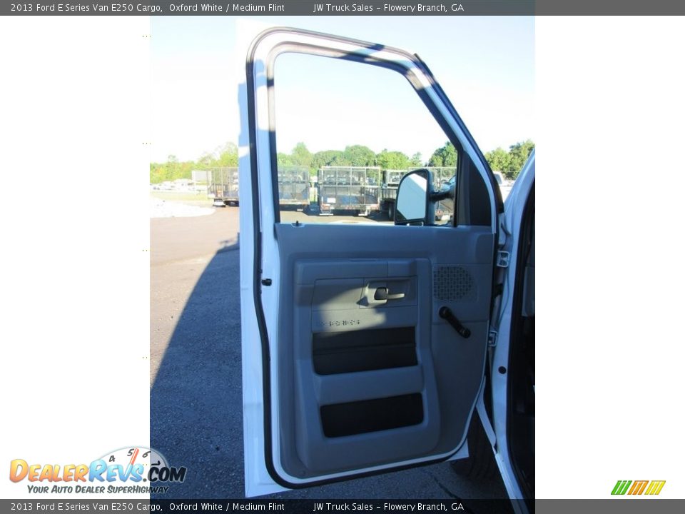 2013 Ford E Series Van E250 Cargo Oxford White / Medium Flint Photo #30