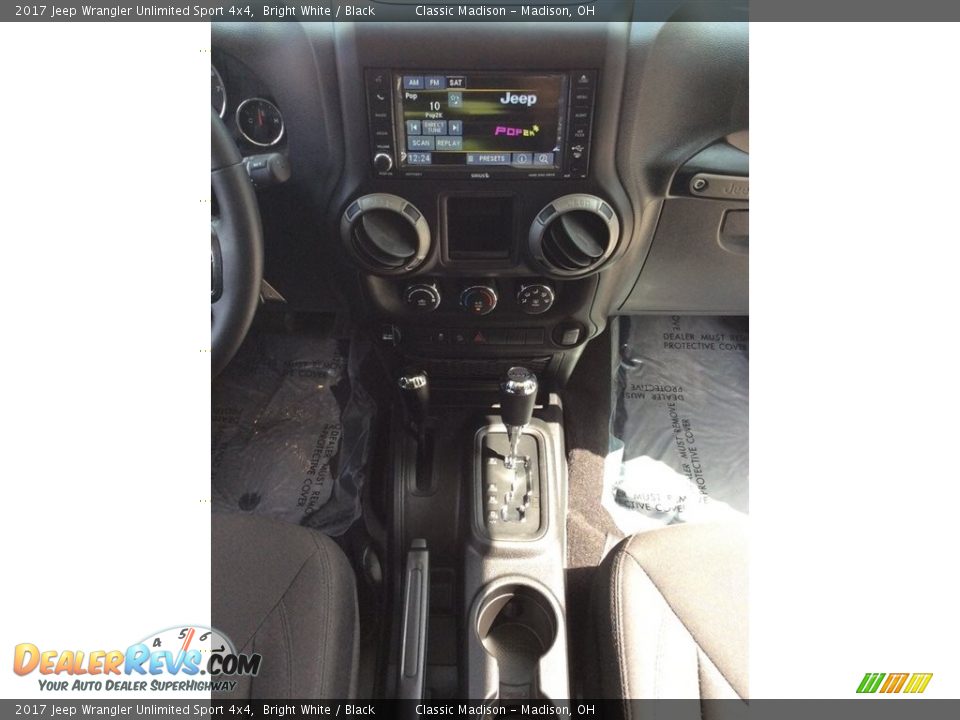 2017 Jeep Wrangler Unlimited Sport 4x4 Bright White / Black Photo #18