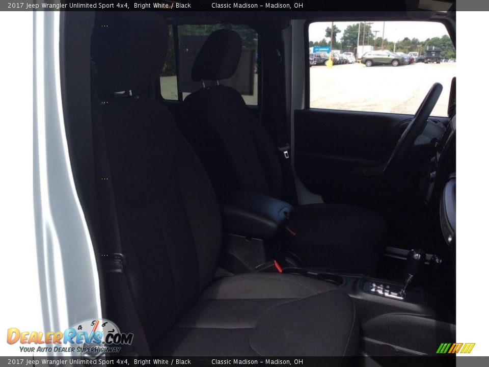2017 Jeep Wrangler Unlimited Sport 4x4 Bright White / Black Photo #21