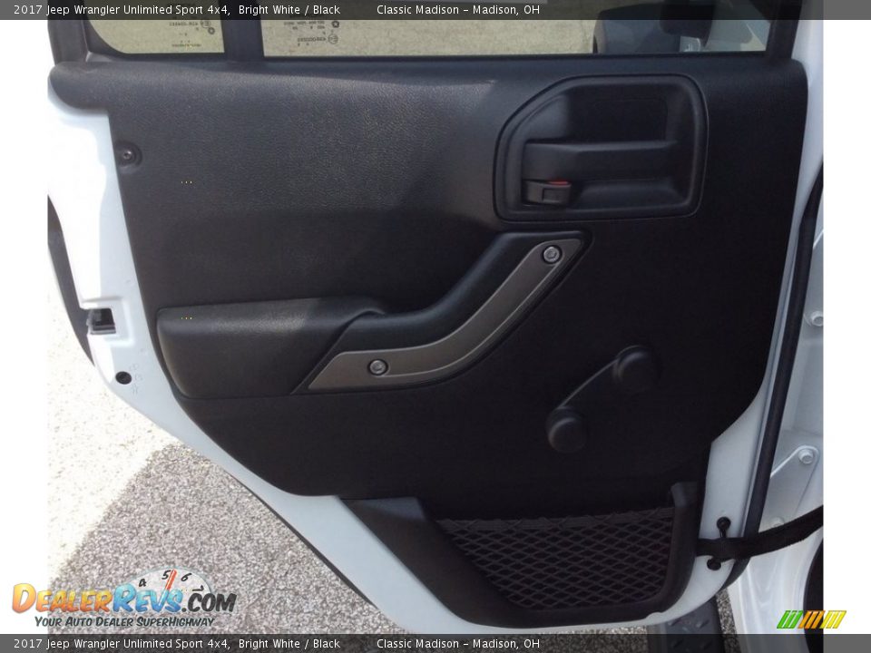 2017 Jeep Wrangler Unlimited Sport 4x4 Bright White / Black Photo #22