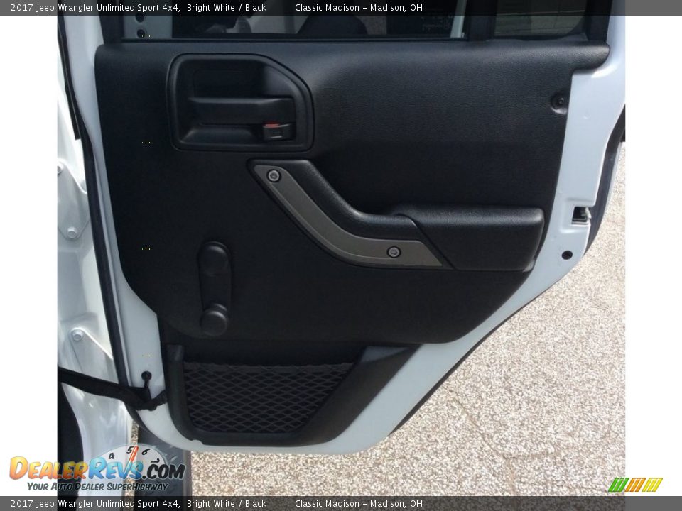 2017 Jeep Wrangler Unlimited Sport 4x4 Bright White / Black Photo #24