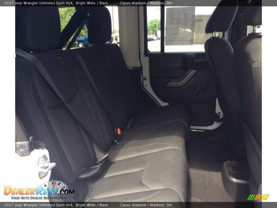 2017 Jeep Wrangler Unlimited Sport 4x4 Bright White / Black Photo #25