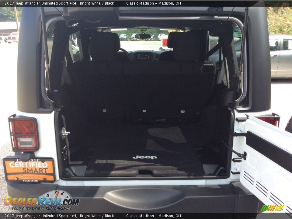 2017 Jeep Wrangler Unlimited Sport 4x4 Bright White / Black Photo #26