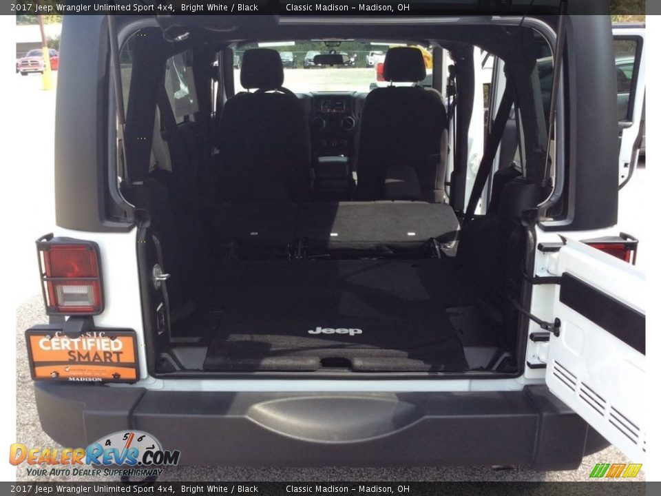 2017 Jeep Wrangler Unlimited Sport 4x4 Bright White / Black Photo #27