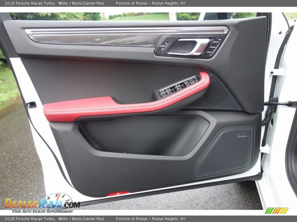 Door Panel of 2018 Porsche Macan Turbo Photo #11