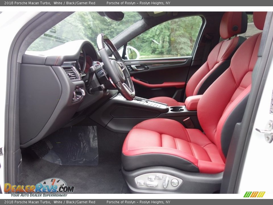 Front Seat of 2018 Porsche Macan Turbo Photo #12