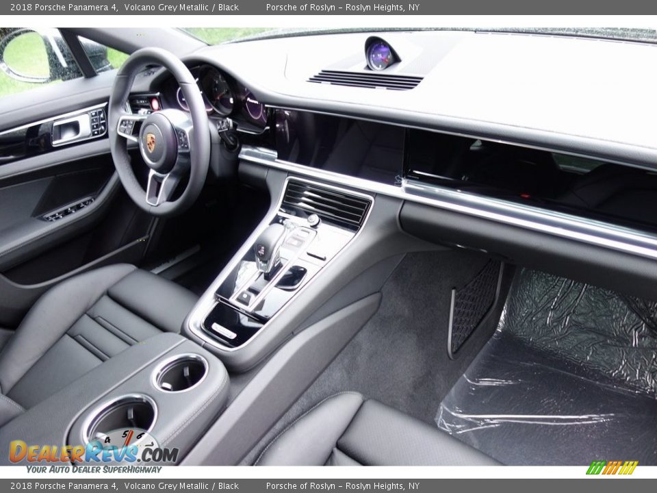 2018 Porsche Panamera 4 Volcano Grey Metallic / Black Photo #17