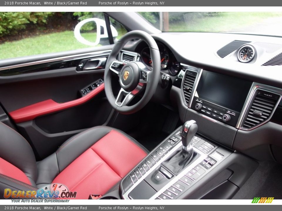2018 Porsche Macan White / Black/Garnet Red Photo #17