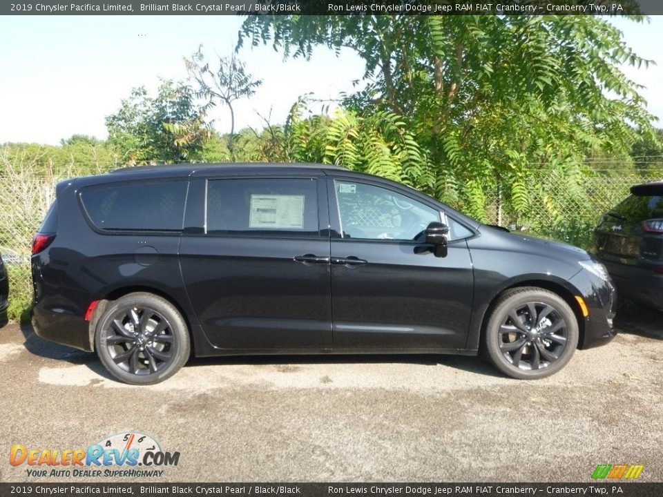 Brilliant Black Crystal Pearl 2019 Chrysler Pacifica Limited Photo #4