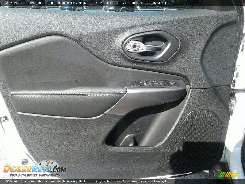 2019 Jeep Cherokee Latitude Plus Bright White / Black Photo #17
