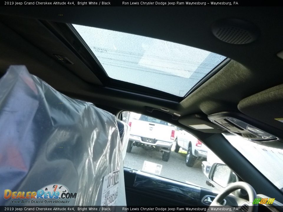 2019 Jeep Grand Cherokee Altitude 4x4 Bright White / Black Photo #12
