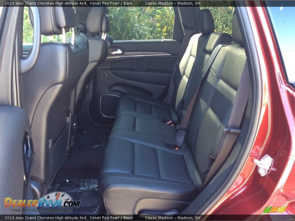 Rear Seat of 2019 Jeep Grand Cherokee High Altitude 4x4 Photo #15