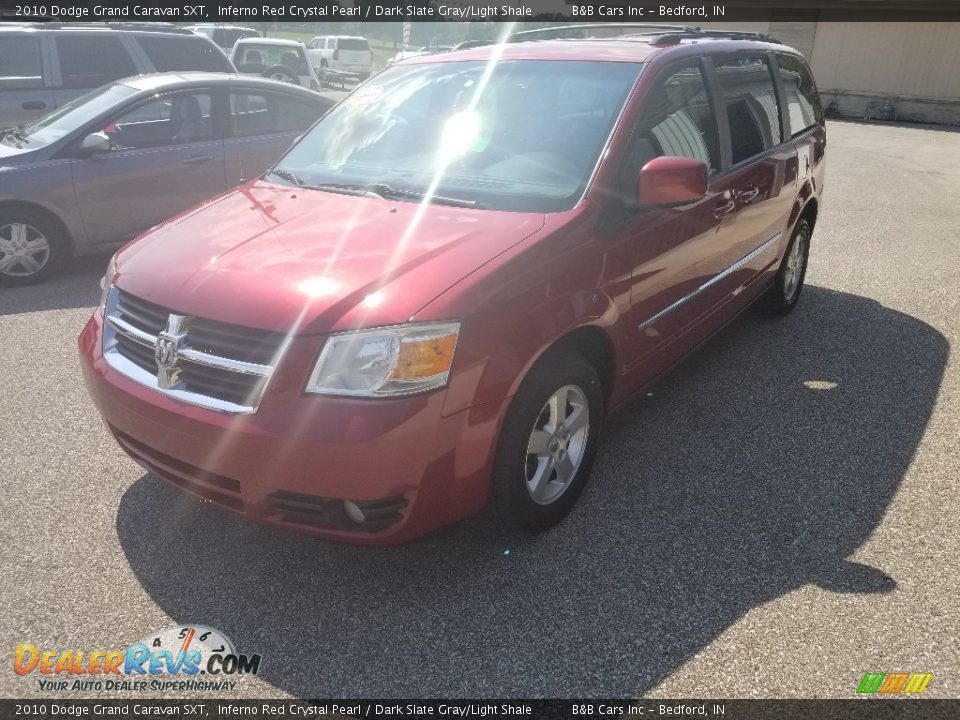 2010 Dodge Grand Caravan SXT Inferno Red Crystal Pearl / Dark Slate Gray/Light Shale Photo #4