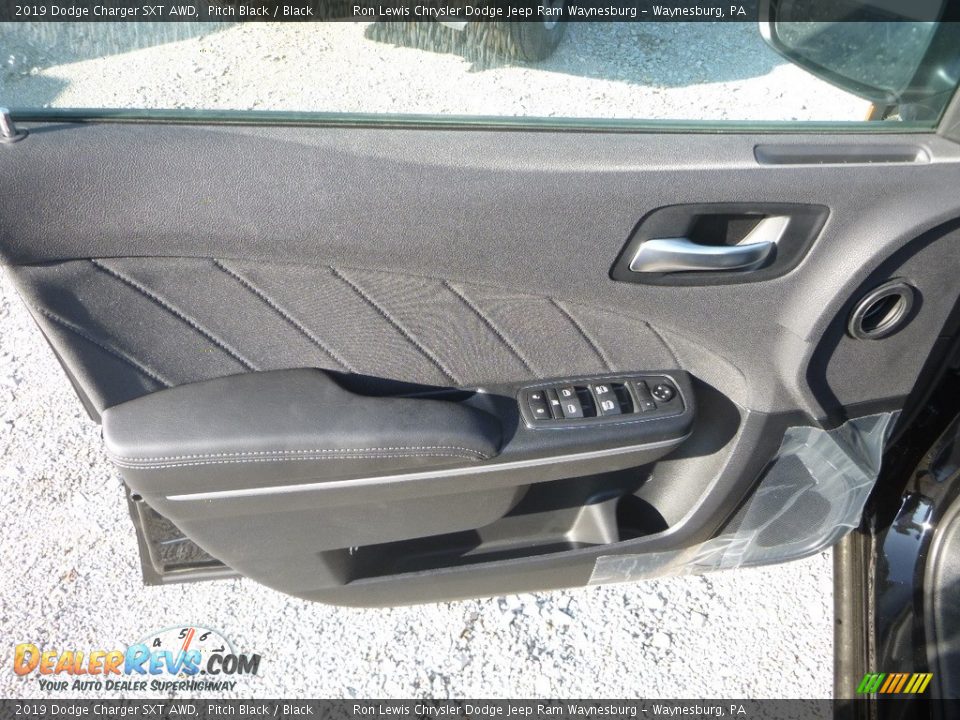 Door Panel of 2019 Dodge Charger SXT AWD Photo #14