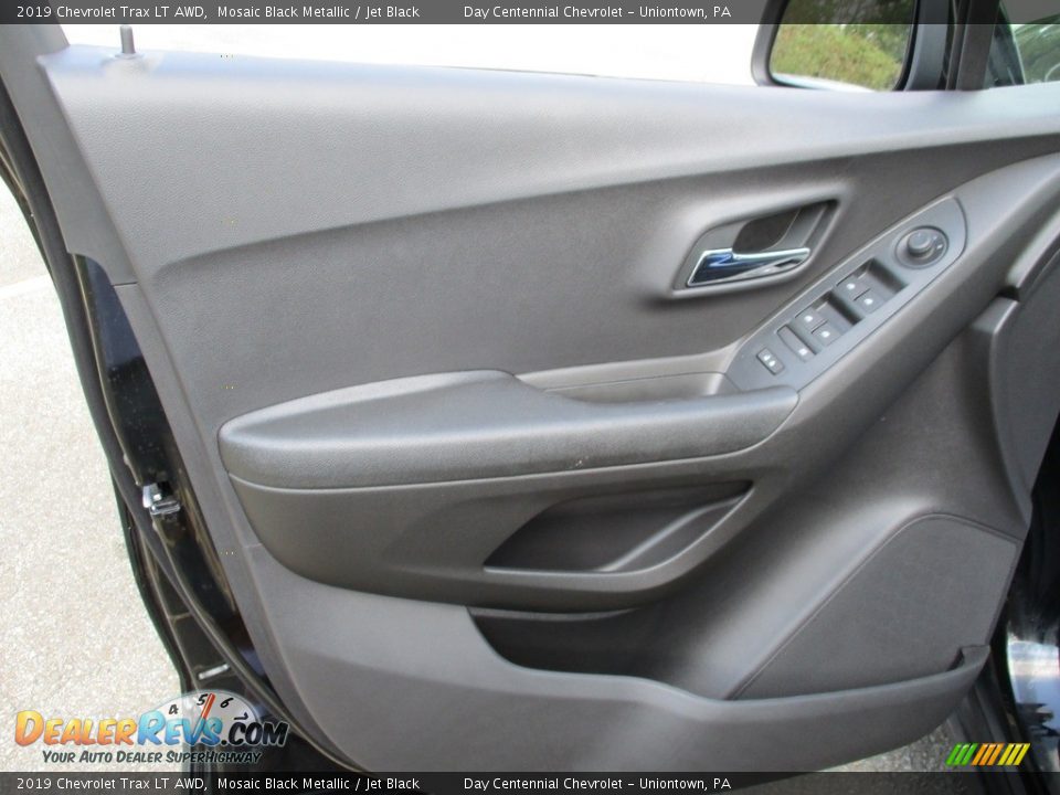 Door Panel of 2019 Chevrolet Trax LT AWD Photo #6