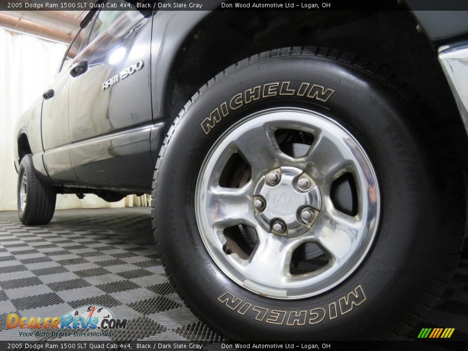 2005 Dodge Ram 1500 SLT Quad Cab 4x4 Black / Dark Slate Gray Photo #2