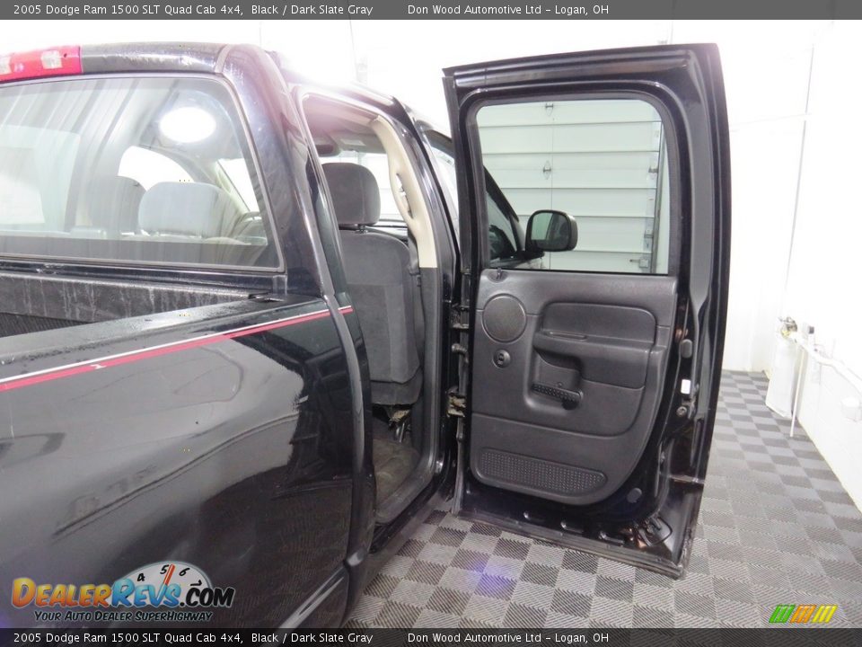 2005 Dodge Ram 1500 SLT Quad Cab 4x4 Black / Dark Slate Gray Photo #21