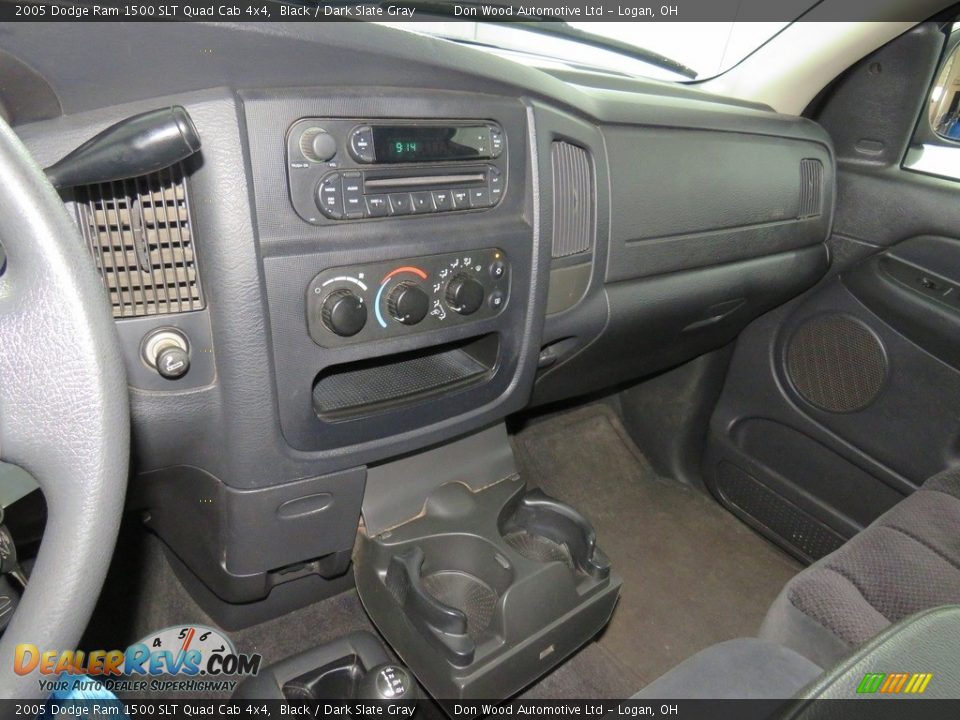 2005 Dodge Ram 1500 SLT Quad Cab 4x4 Black / Dark Slate Gray Photo #29