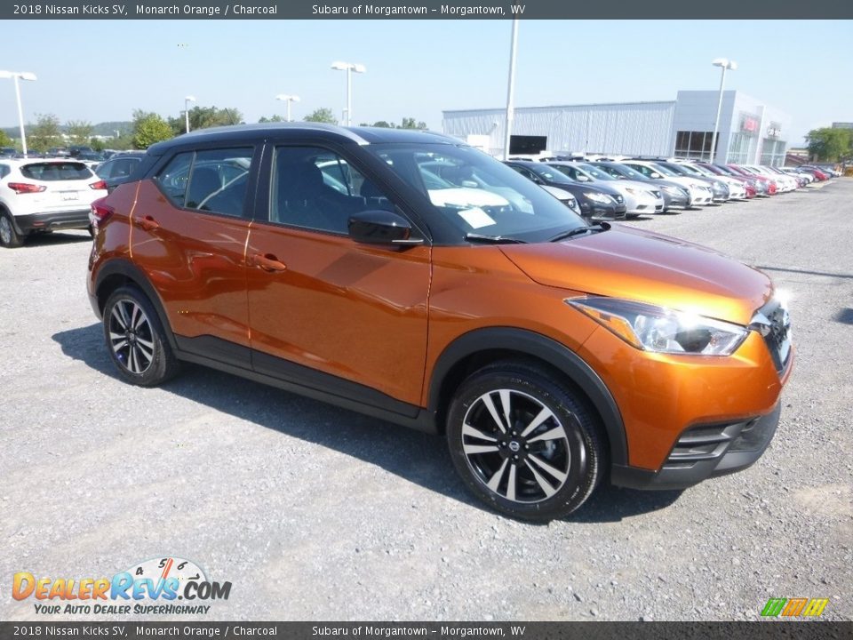 Front 3/4 View of 2018 Nissan Kicks SV Photo #1