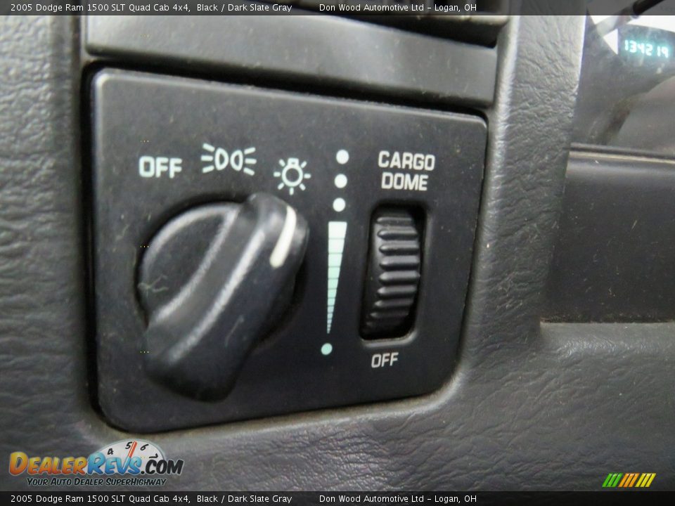 2005 Dodge Ram 1500 SLT Quad Cab 4x4 Black / Dark Slate Gray Photo #35
