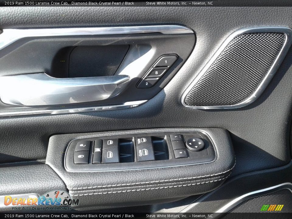 2019 Ram 1500 Laramie Crew Cab Diamond Black Crystal Pearl / Black Photo #9