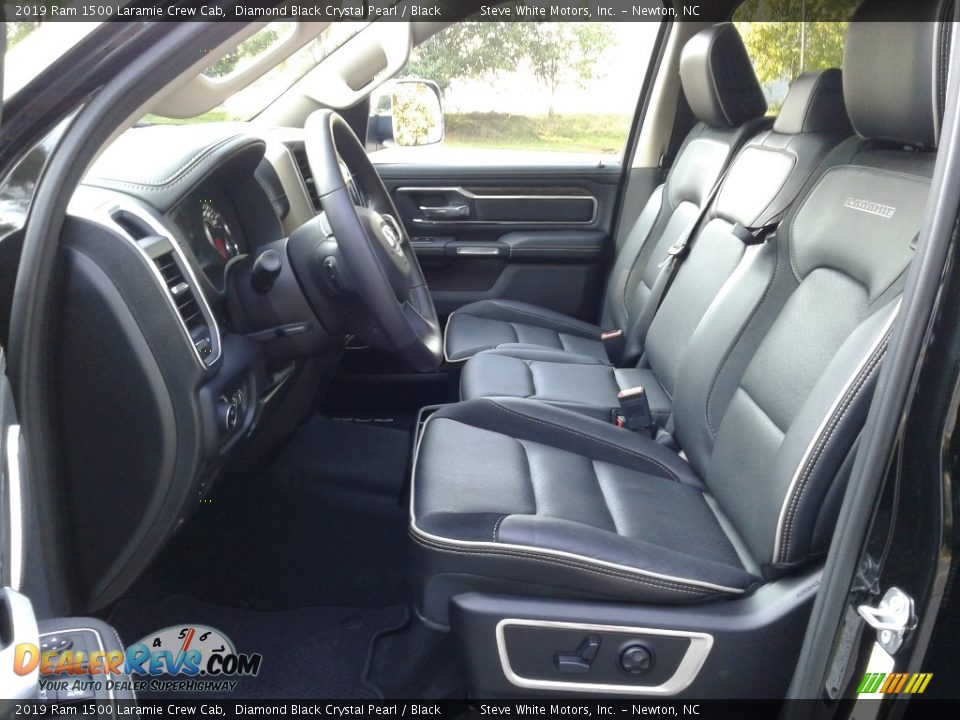 2019 Ram 1500 Laramie Crew Cab Diamond Black Crystal Pearl / Black Photo #10