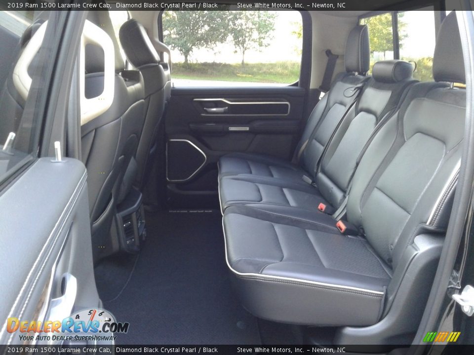 2019 Ram 1500 Laramie Crew Cab Diamond Black Crystal Pearl / Black Photo #11