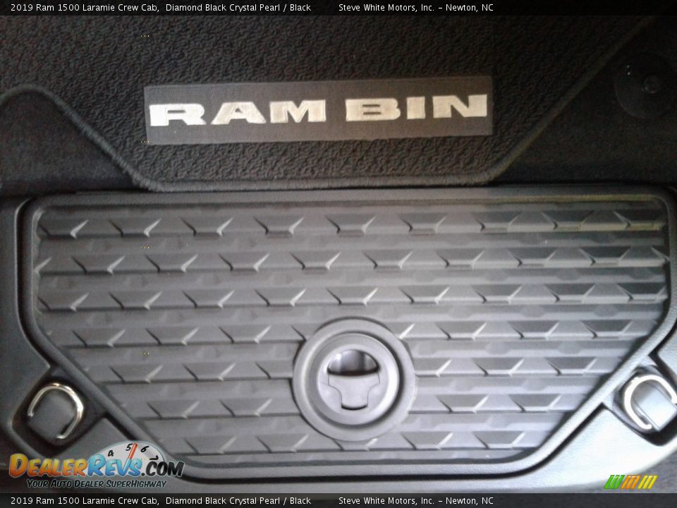 2019 Ram 1500 Laramie Crew Cab Diamond Black Crystal Pearl / Black Photo #12