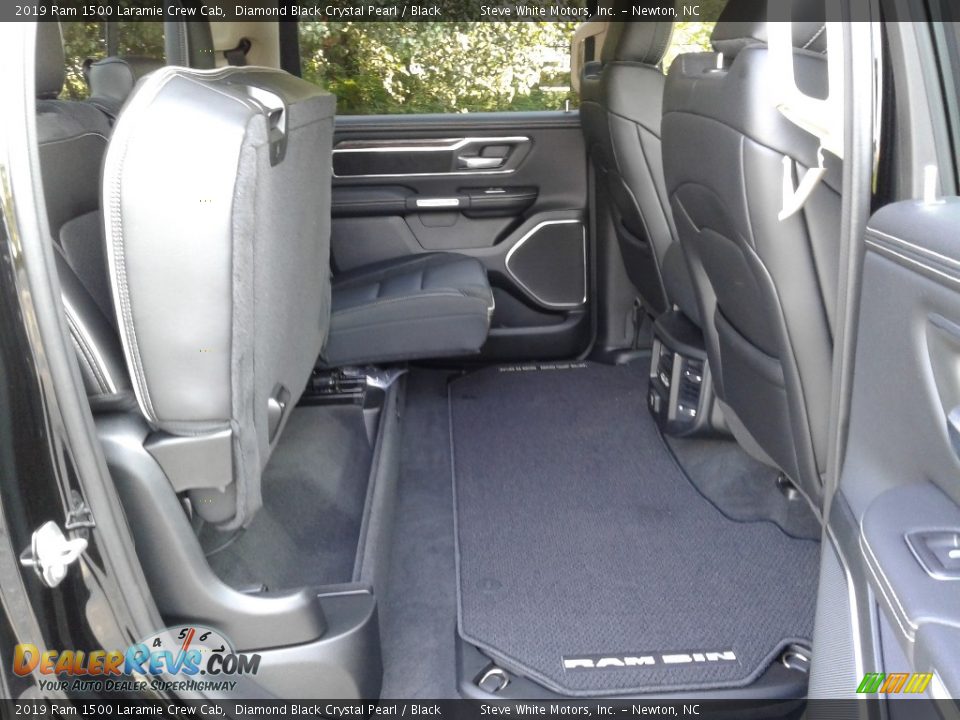 2019 Ram 1500 Laramie Crew Cab Diamond Black Crystal Pearl / Black Photo #15