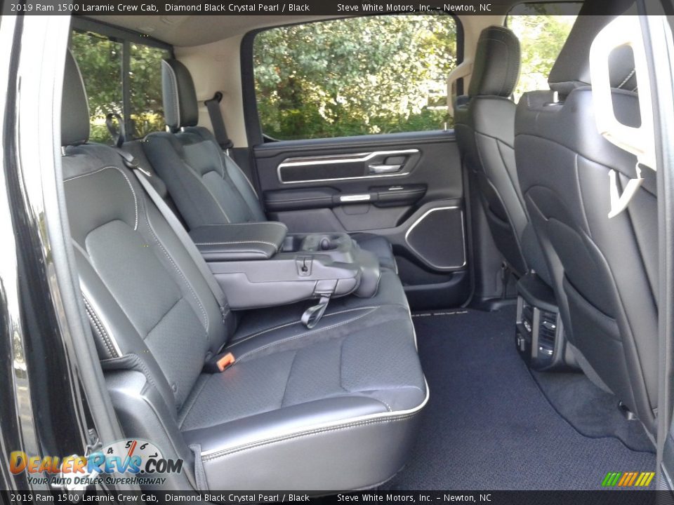 2019 Ram 1500 Laramie Crew Cab Diamond Black Crystal Pearl / Black Photo #16