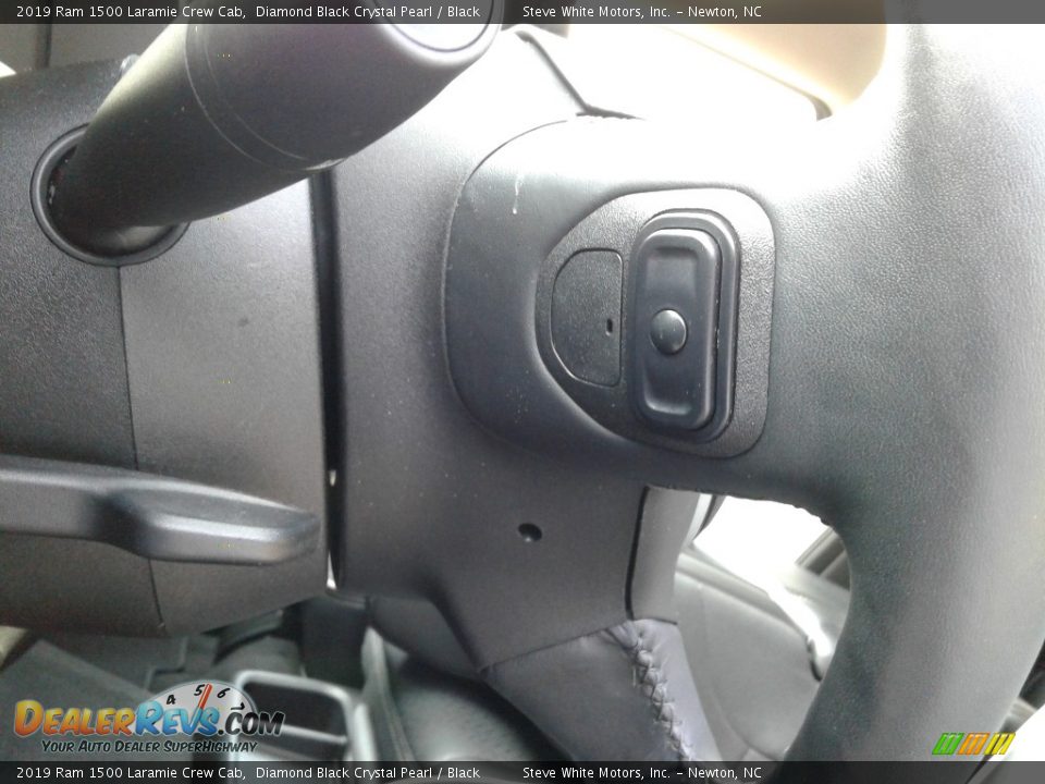 2019 Ram 1500 Laramie Crew Cab Diamond Black Crystal Pearl / Black Photo #19