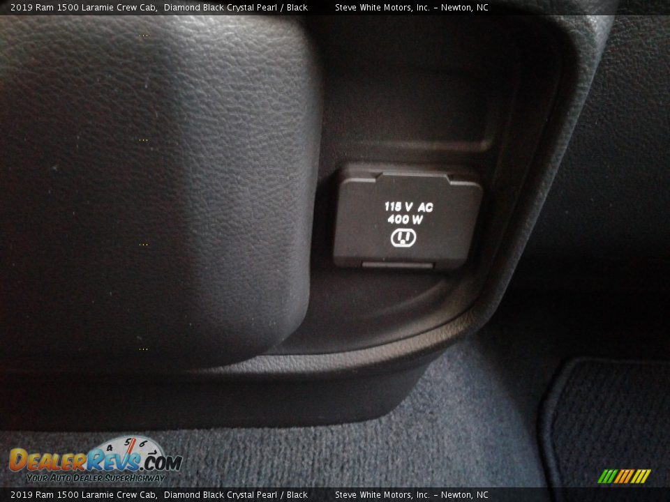 2019 Ram 1500 Laramie Crew Cab Diamond Black Crystal Pearl / Black Photo #33