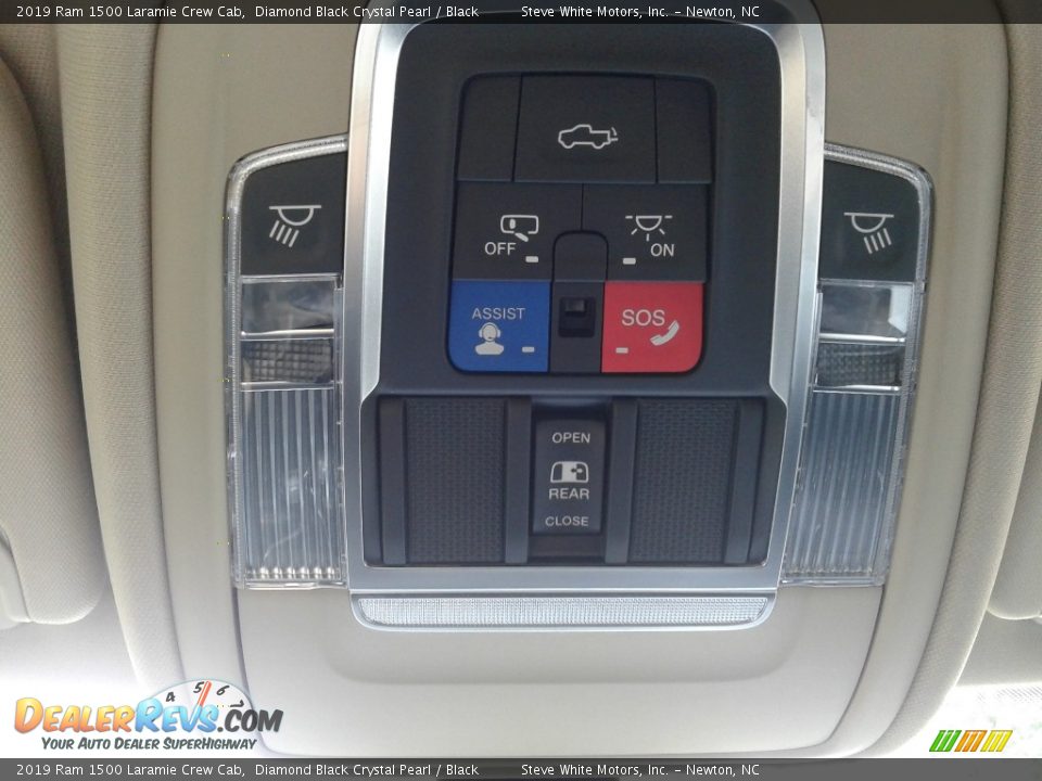 2019 Ram 1500 Laramie Crew Cab Diamond Black Crystal Pearl / Black Photo #34