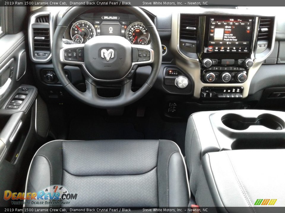 2019 Ram 1500 Laramie Crew Cab Diamond Black Crystal Pearl / Black Photo #35
