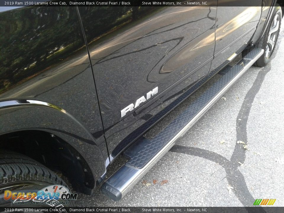 2019 Ram 1500 Laramie Crew Cab Diamond Black Crystal Pearl / Black Photo #36