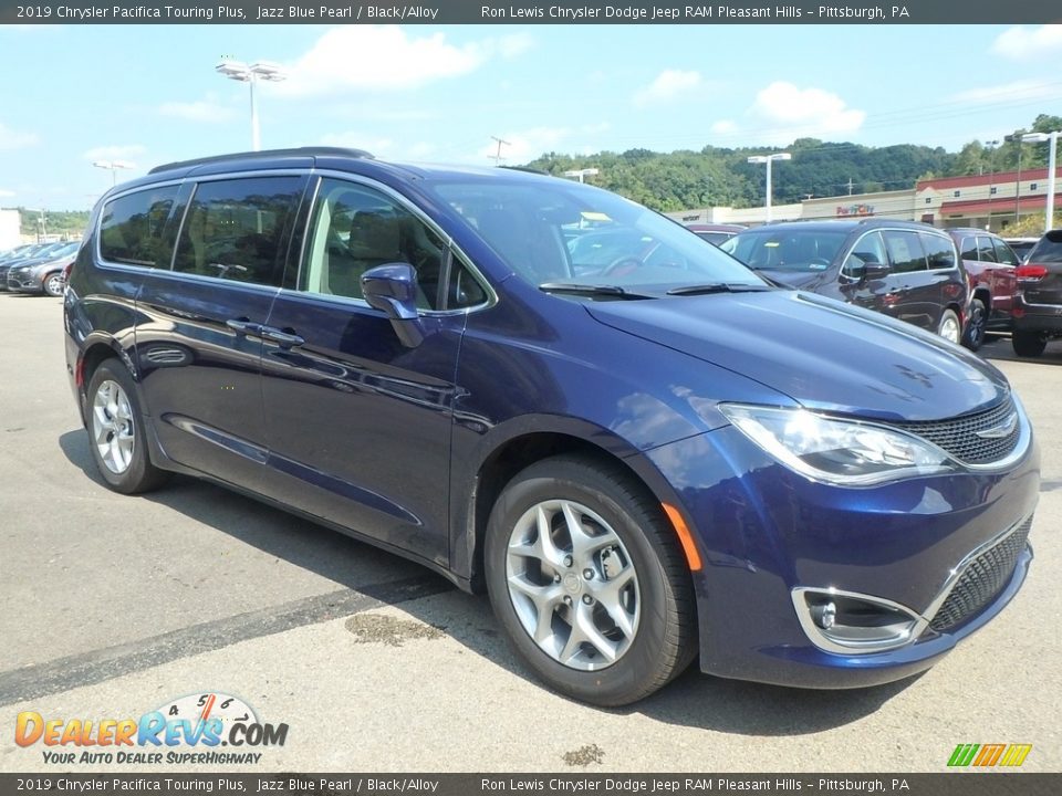 Front 3/4 View of 2019 Chrysler Pacifica Touring Plus Photo #7