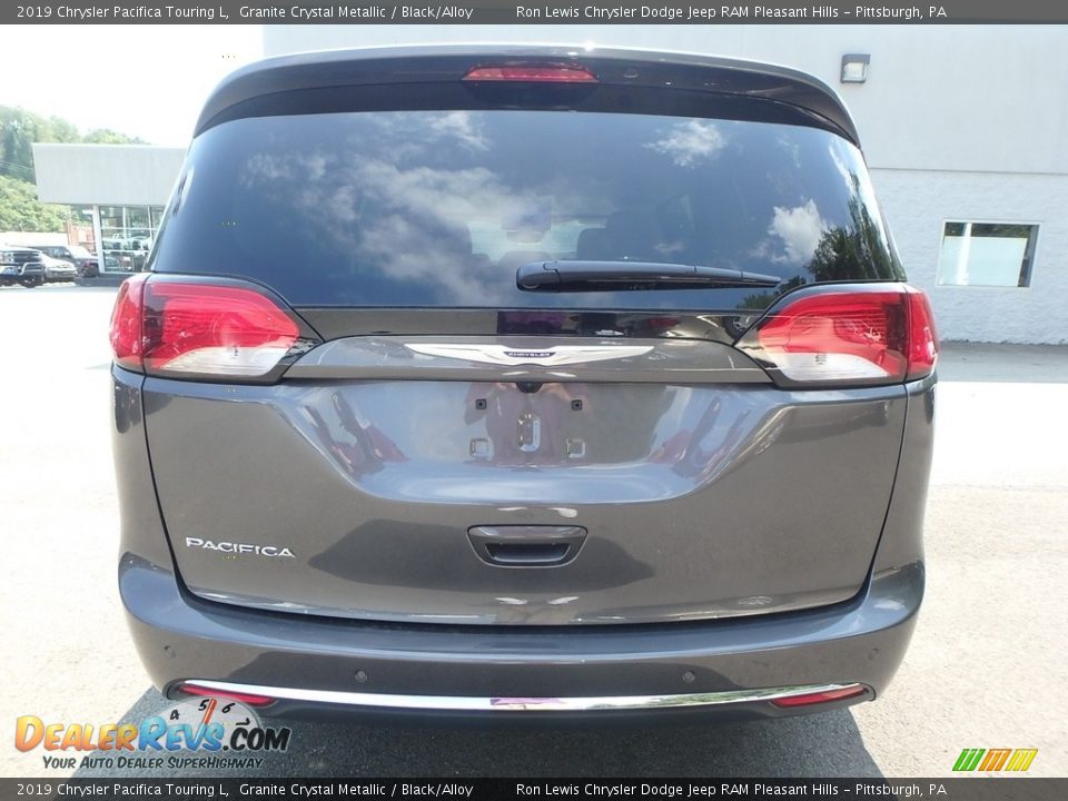 2019 Chrysler Pacifica Touring L Granite Crystal Metallic / Black/Alloy Photo #4