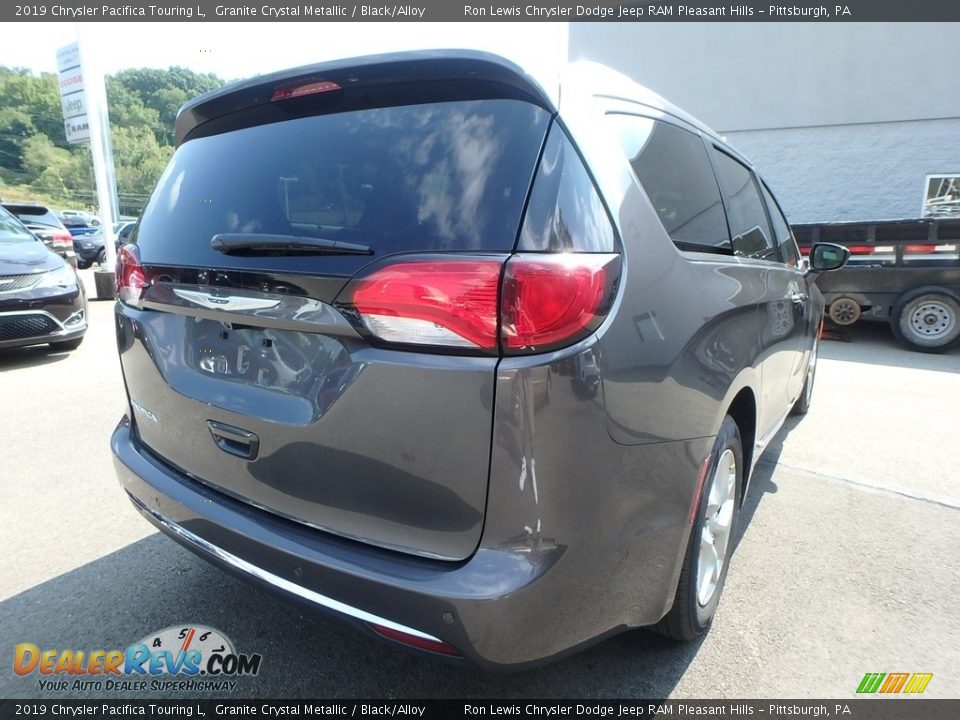 2019 Chrysler Pacifica Touring L Granite Crystal Metallic / Black/Alloy Photo #5