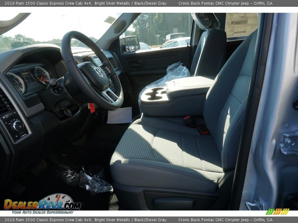 2019 Ram 1500 Classic Express Crew Cab 4x4 Bright Silver Metallic / Black/Diesel Gray Photo #4