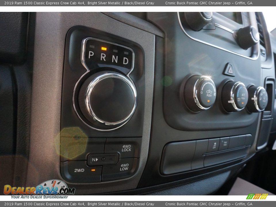 2019 Ram 1500 Classic Express Crew Cab 4x4 Bright Silver Metallic / Black/Diesel Gray Photo #7