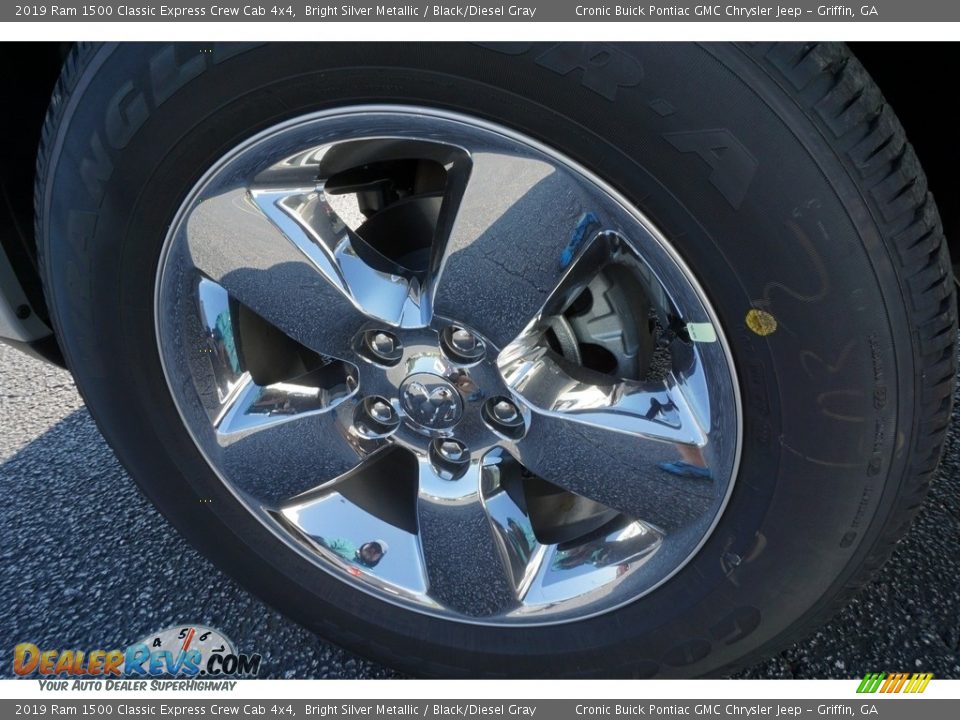 2019 Ram 1500 Classic Express Crew Cab 4x4 Bright Silver Metallic / Black/Diesel Gray Photo #8
