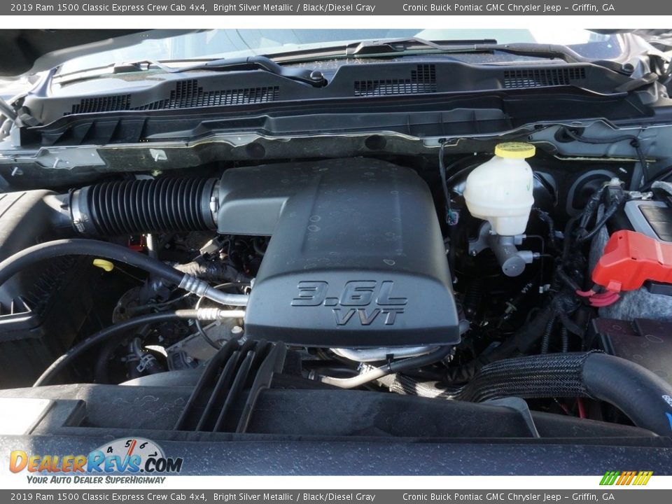 2019 Ram 1500 Classic Express Crew Cab 4x4 Bright Silver Metallic / Black/Diesel Gray Photo #10