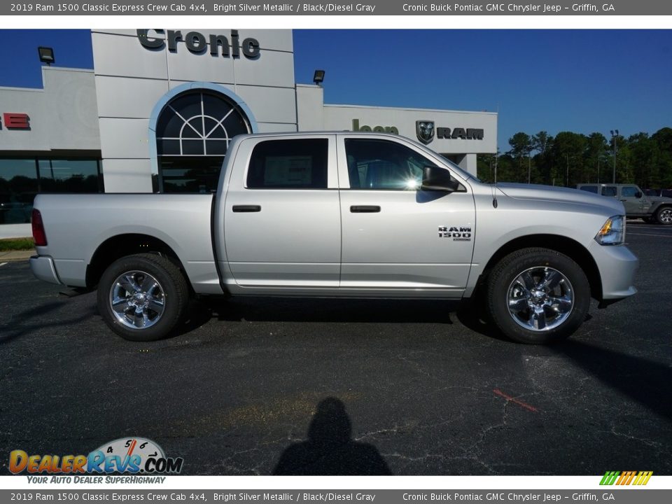 2019 Ram 1500 Classic Express Crew Cab 4x4 Bright Silver Metallic / Black/Diesel Gray Photo #11