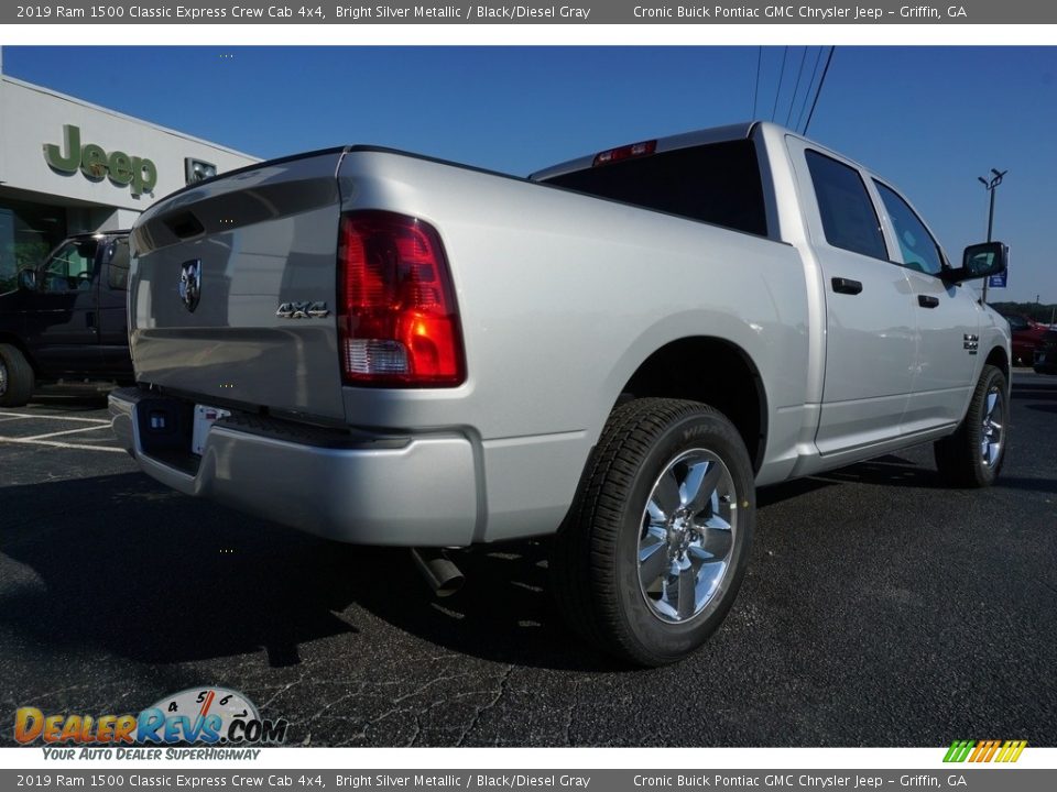 2019 Ram 1500 Classic Express Crew Cab 4x4 Bright Silver Metallic / Black/Diesel Gray Photo #12