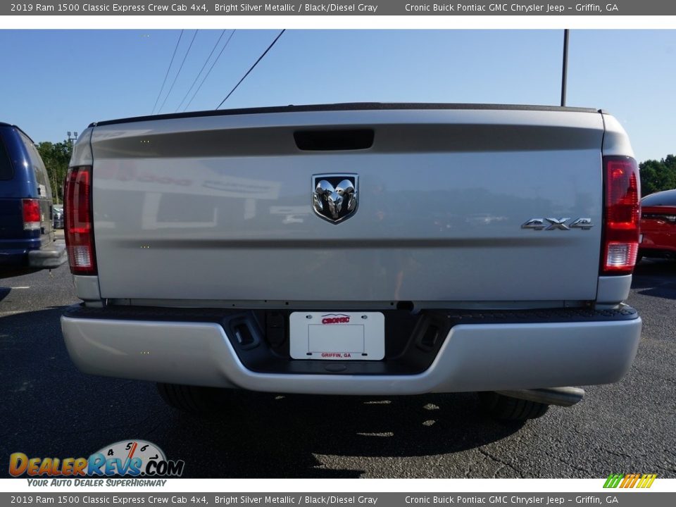 2019 Ram 1500 Classic Express Crew Cab 4x4 Bright Silver Metallic / Black/Diesel Gray Photo #13