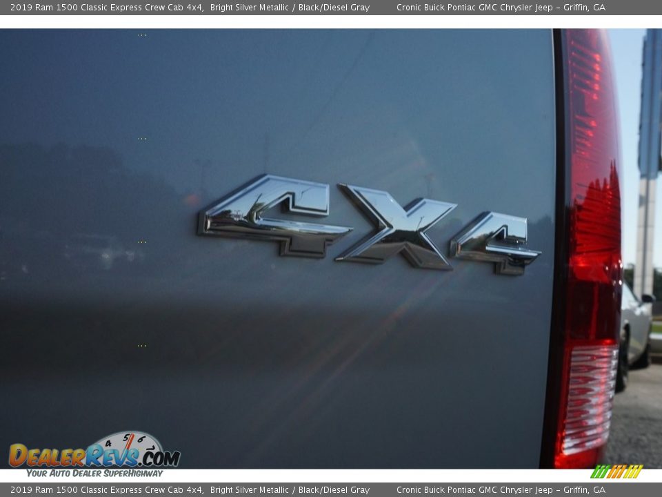 2019 Ram 1500 Classic Express Crew Cab 4x4 Bright Silver Metallic / Black/Diesel Gray Photo #15