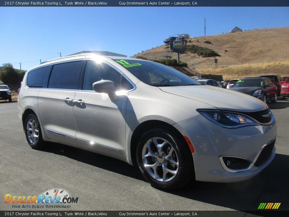 2017 Chrysler Pacifica Touring L Tusk White / Black/Alloy Photo #1